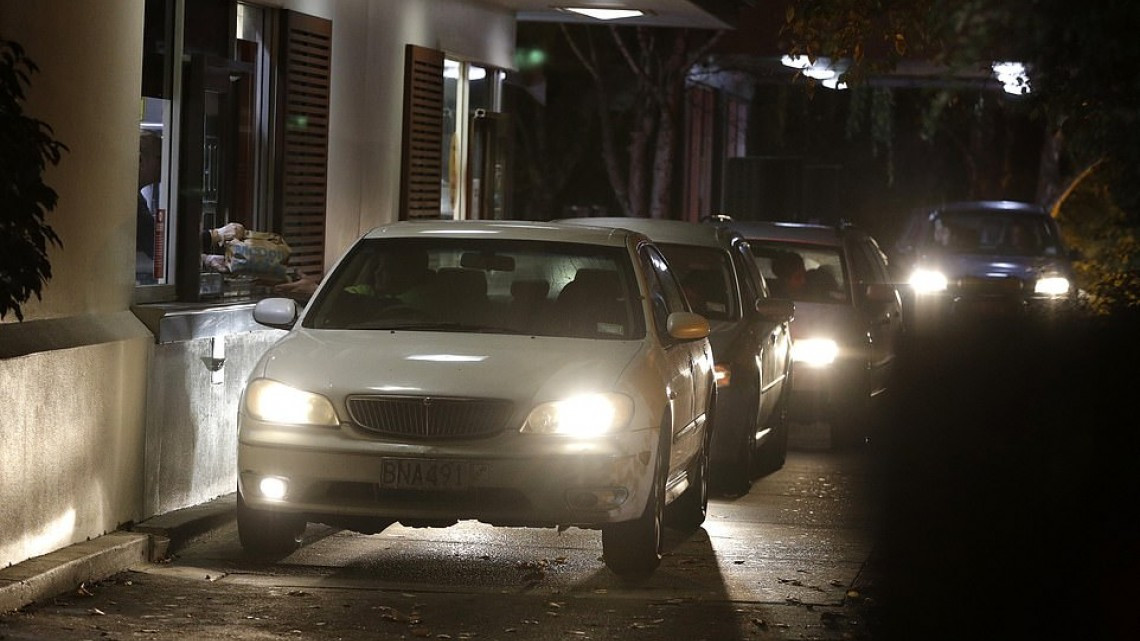 ¡No se resistieron! Neozelandeses abarrotan McDonald’s, tras desconfinamiento