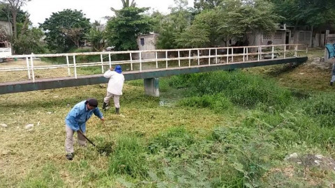 Recorre alcaldesa drenes pluviales en la Borreguera
