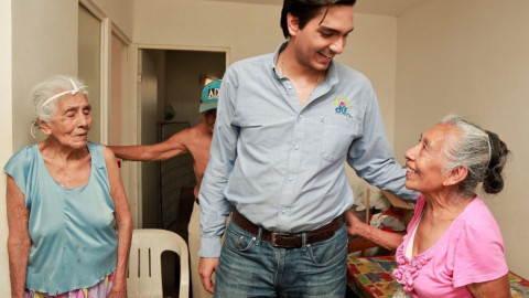 Lleva DIF apoyo para abuelitos 