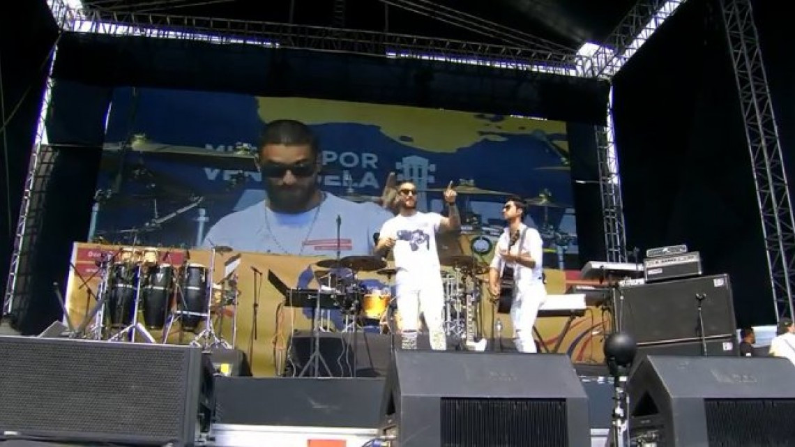 Maluma y su bastón acaparan la atención en el Venezuela Aid Live