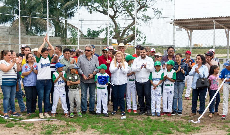 Realizan rehabilitación de campo de béisbol