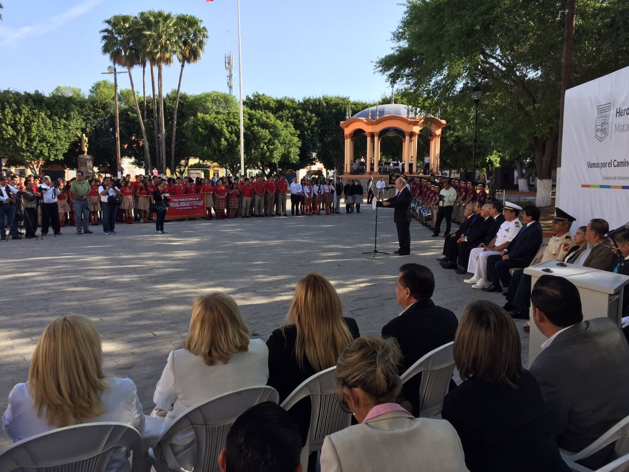 Conmemoran el natalicio de "Benito Juárez García"