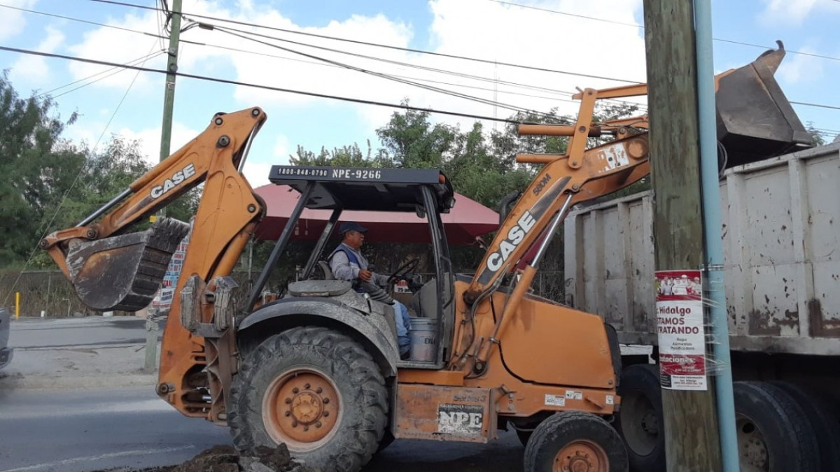 Reparan cuadrillas pavimento en avenida México