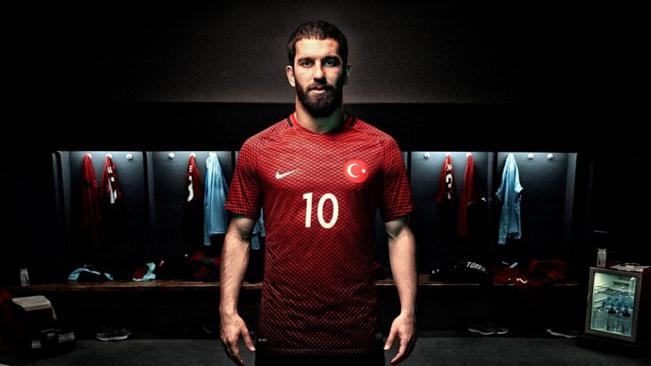  Condenan a Arda Turan a casi 3 años de prisión