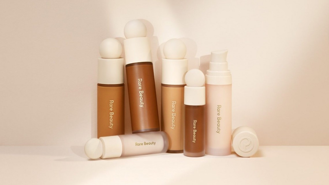 Selena Gómez lanza su línea de maquillaje “Rare Beauty”