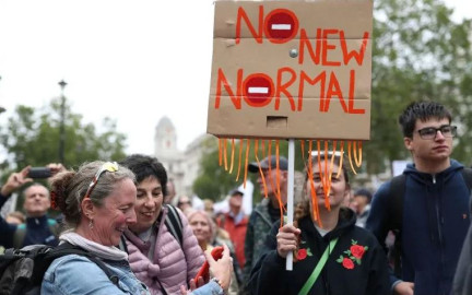 Se manifiestan en Europa por el uso de cubrebocas