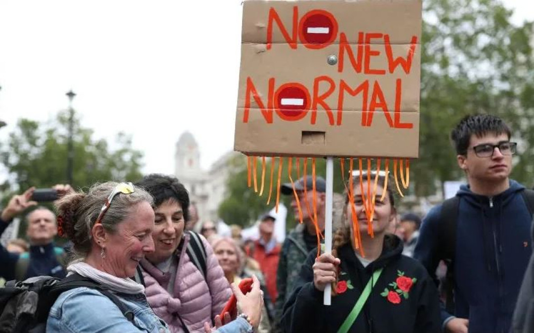 Se manifiestan en Europa por el uso de cubrebocas