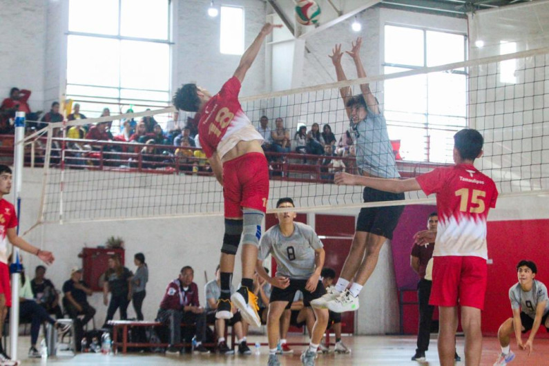 Ponen voleibolistas en Alto a Reynosa ganando el torneo estatal.