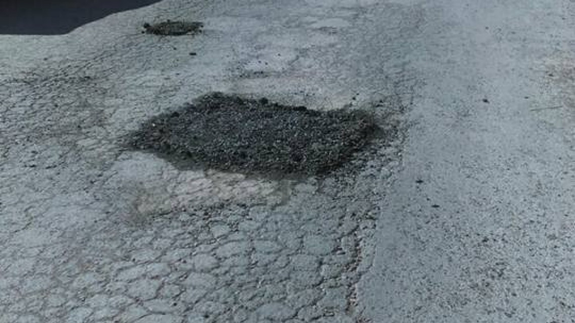 Realizan trabajos de bacheo en diferentes sectores de la ciudad