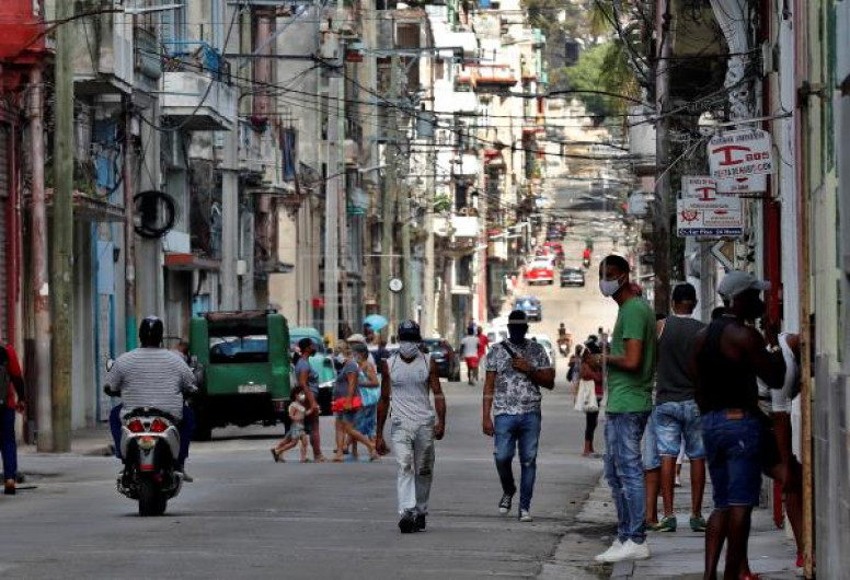 Cuba reconoce crisis sanitaria en el país; rechaza ayuda humanitaria