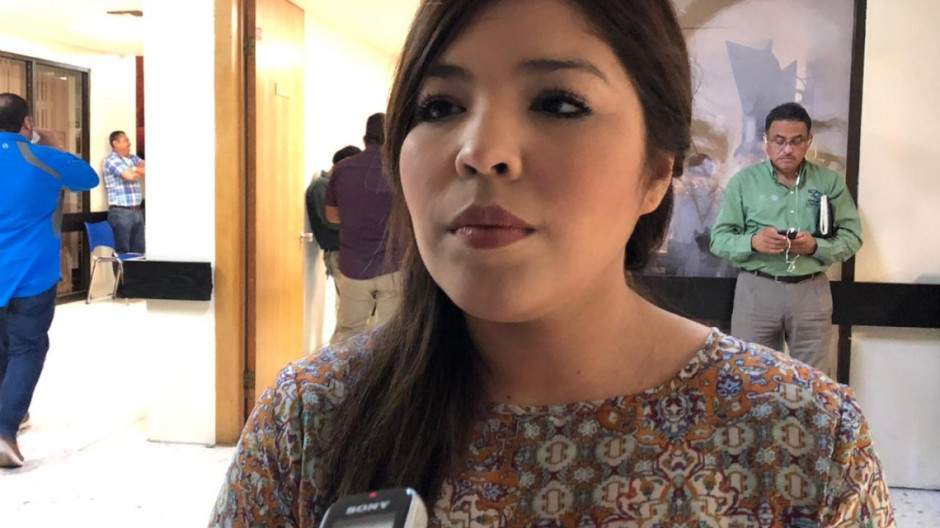 Imposible colocación de plumas: Regidora 