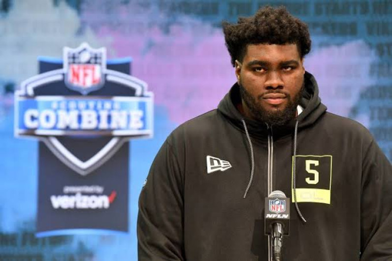 Él es Mehki Becton, la promesa de la NFL