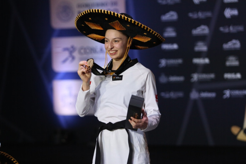 Daniela Souza es campeona del mundo de taekwondo