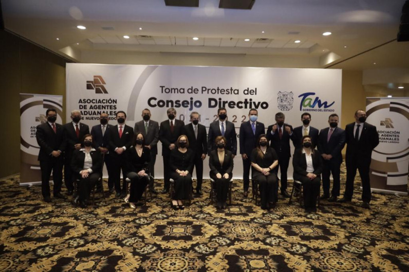 Toma Francisco García Cabeza de Vaca protesta a nueva mesa directiva de AAA 