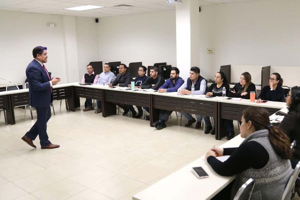 Se capacita y actualiza personal del Congreso  sobre Técnicas Jurídicas del Proceso Legislativo