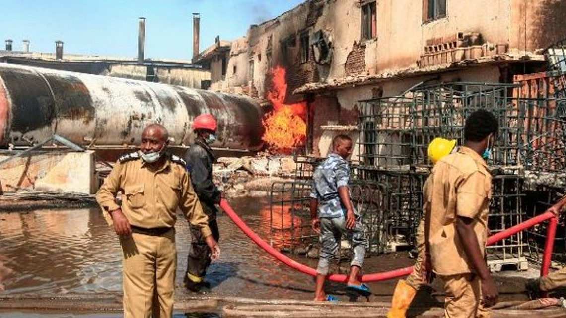 Incendio en zona industrial de Sudán deja 24 muertos