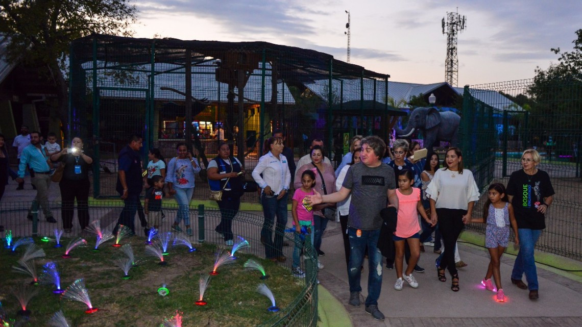 Más de 47 mil personas disfrutan primer día del ‘bosque encantado’