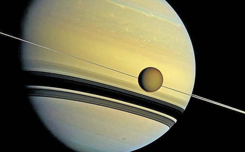 Titán se aleja de Saturno a gran velocidad