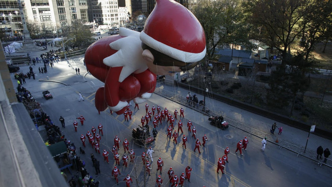Aquí una vista al desfile de Día de Acción de Gracias de Macy's