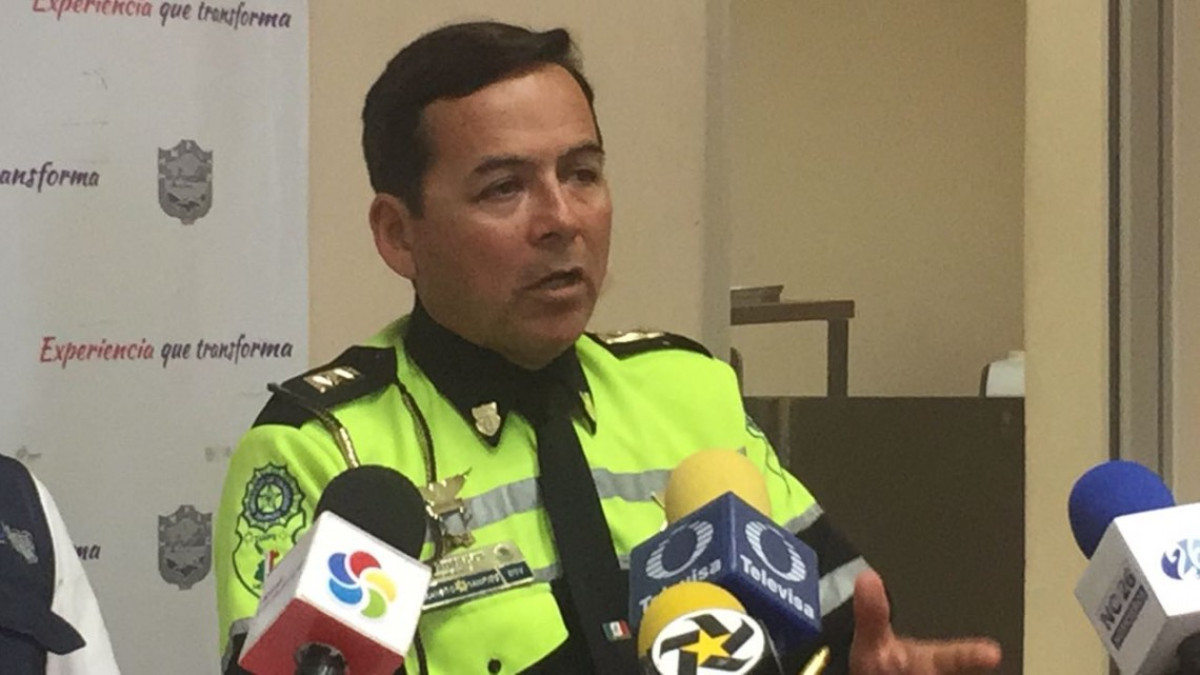 Tránsitos auxiliaran durante la madrugada en labores de reencarpetado