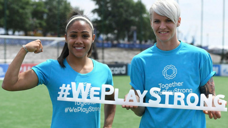 UEFA lanza campaña "Juntas Jugamos Fuerte”