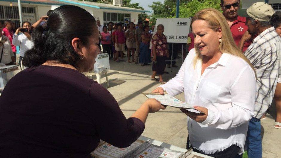 Alma Laura Amparan invita a los ciudadanos a emitir su voto