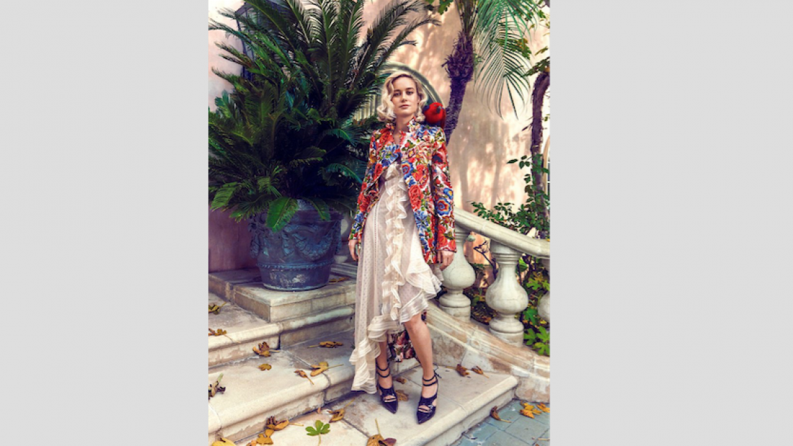 Brie Larson posa rodeada de pájaros para InStyle