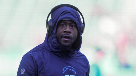 Jatavis Brown anuncia su retiro de los Eagles