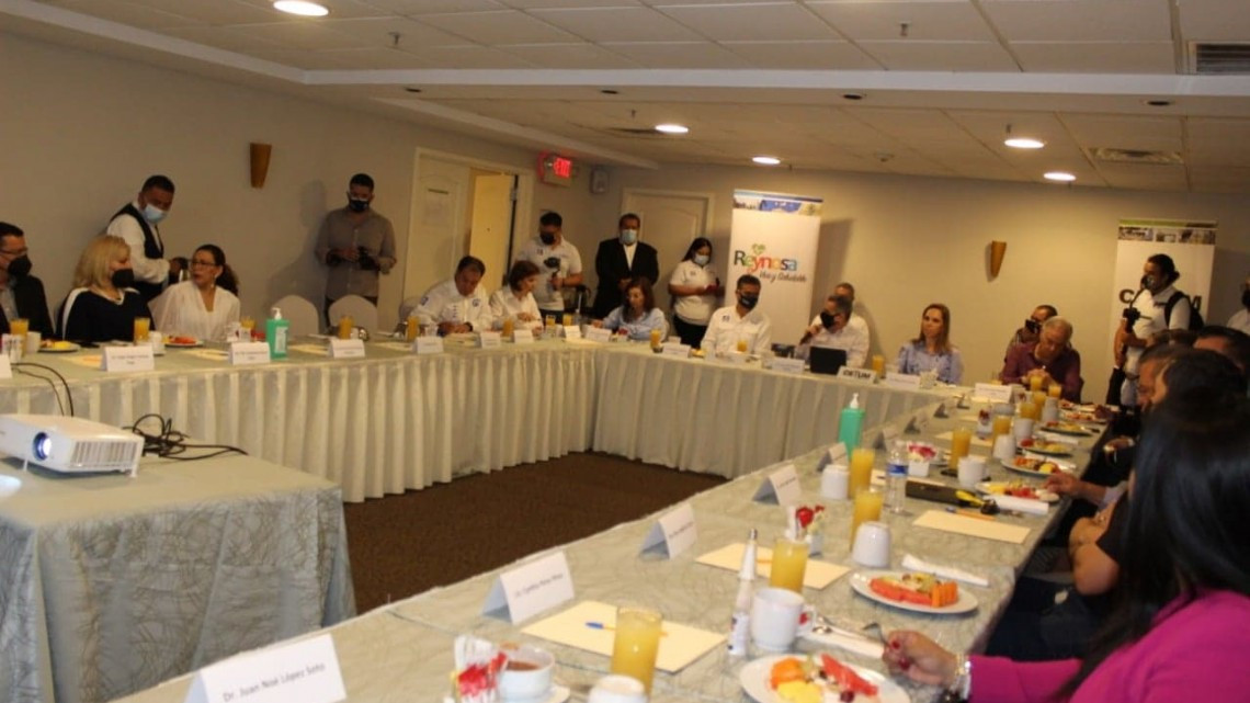 Myrna reconoce esfuerzo de médicos