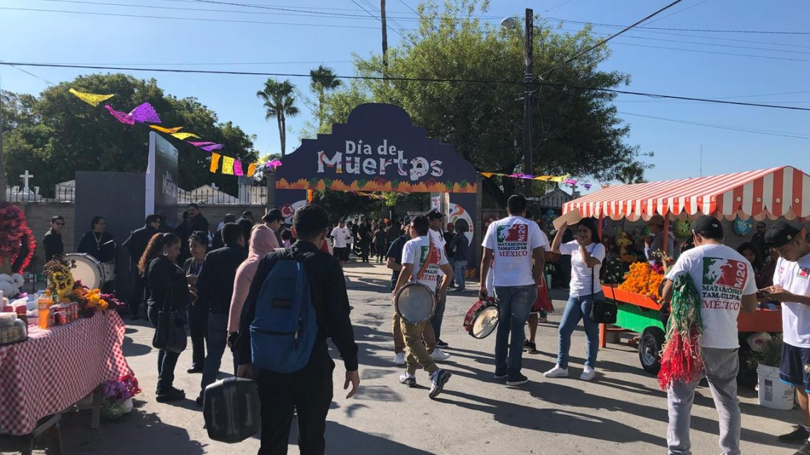 Se olvidan familiares de sus fieles difuntos