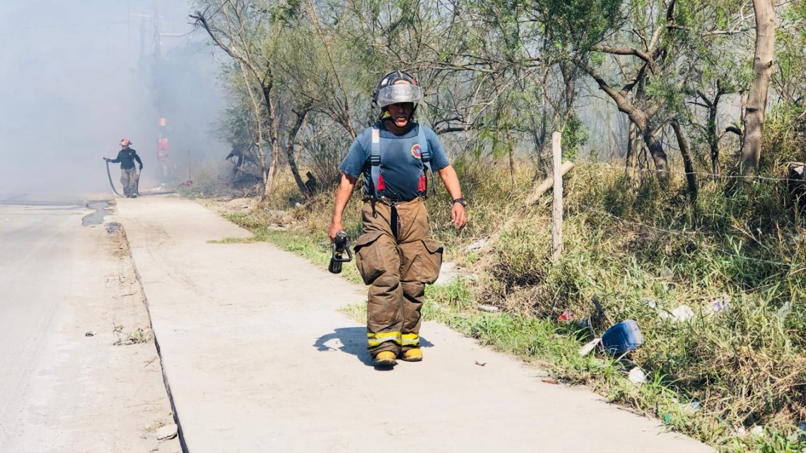 Cierran la Pedro Cárdenas por incendio de zacatal