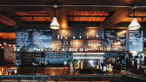 Florida autorizó reapertura de bares y cervecerías en Condados del norte 