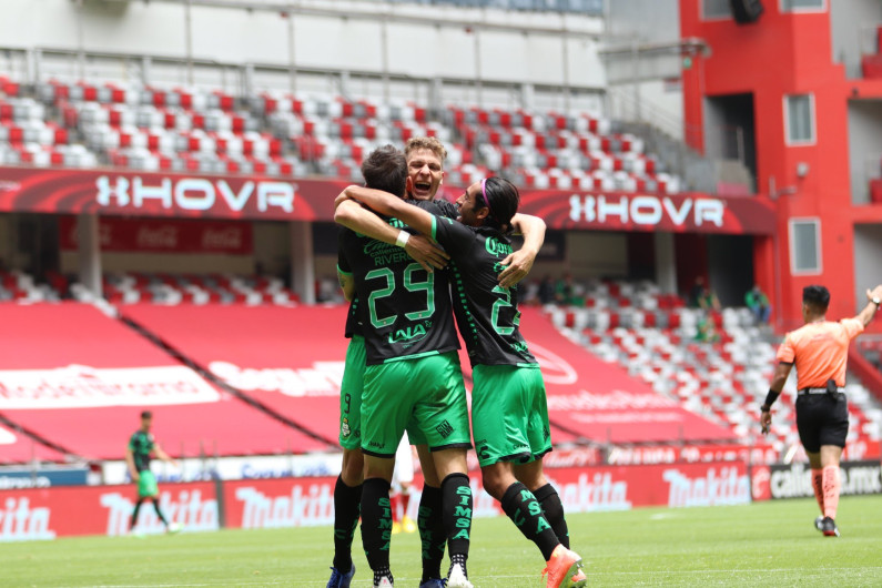 Santos vence a Toluca a domicilio