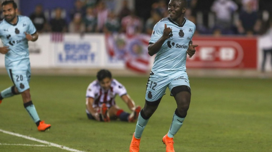 Santos vence a Chivas en amistoso 