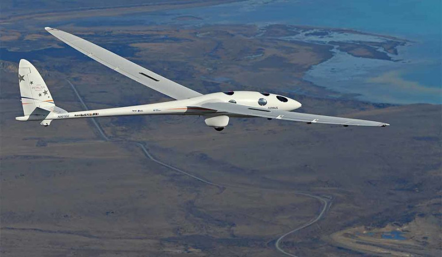 Rompen pilotos récord al alcanzar la máxima altura de aviación