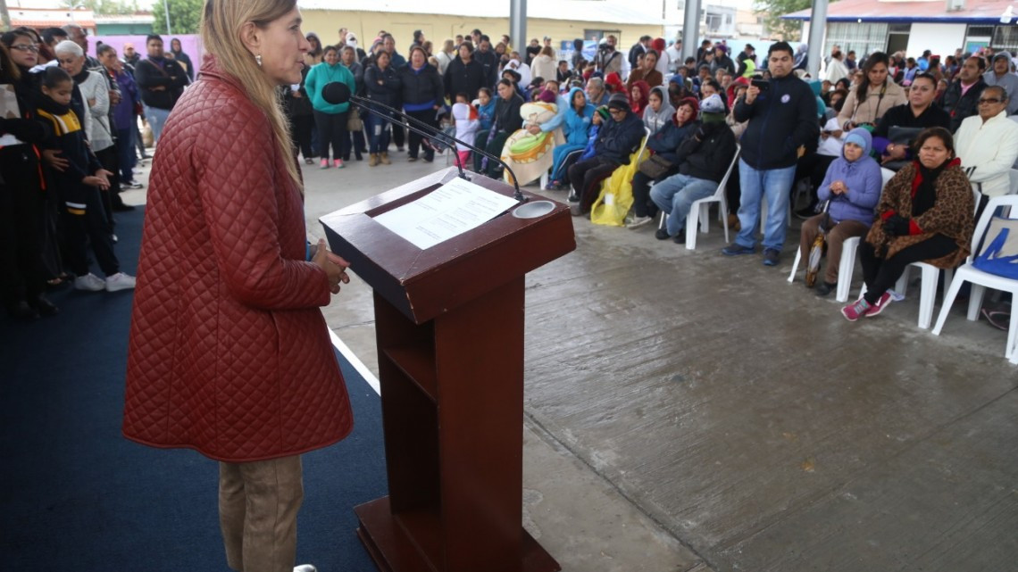 Maki recibe a ciudadanos en Lomas de Valle Alto