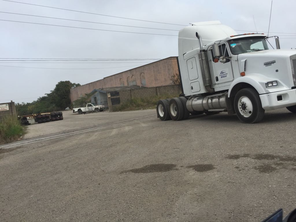 Rehabilitan cruces del ferrocarril.