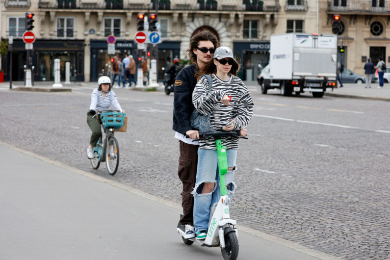París expulsa a los scooters eléctricos de sus calles
