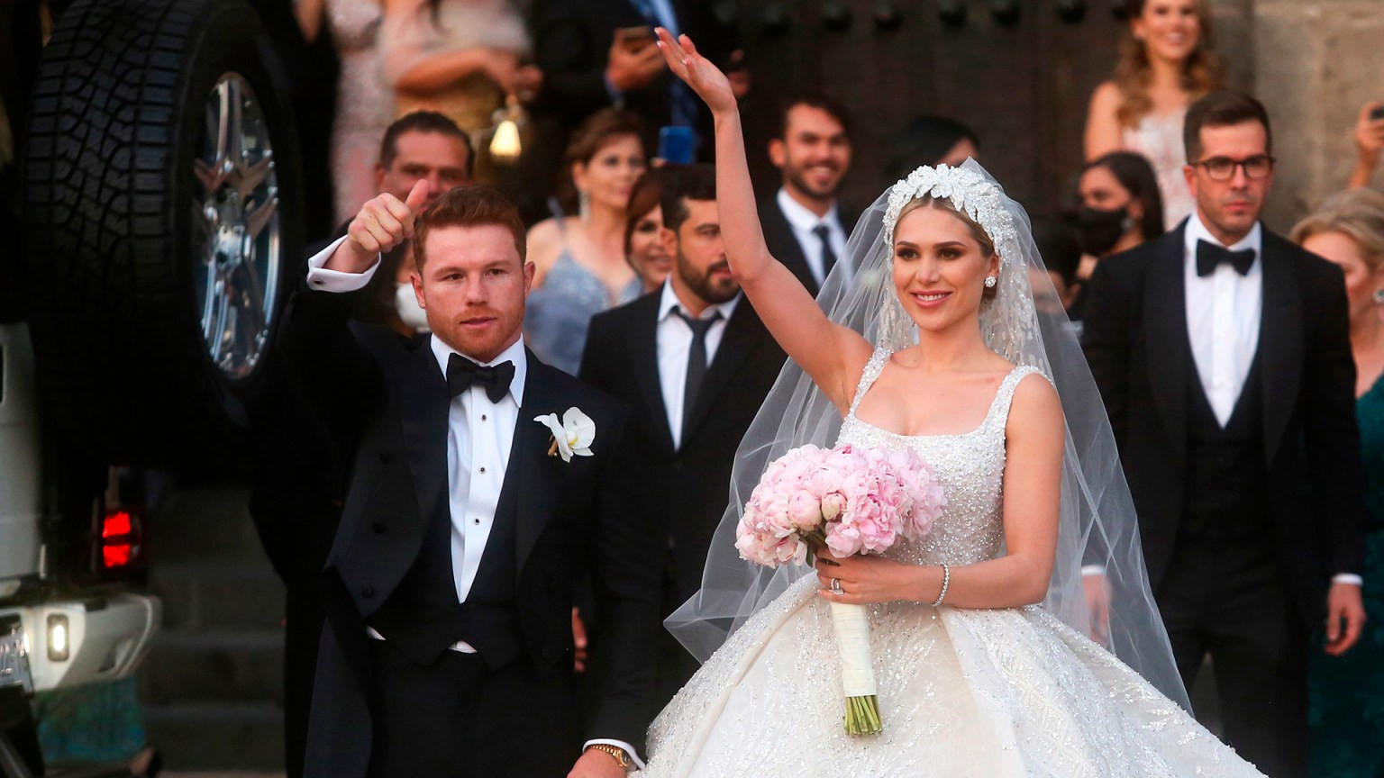 “Canelo” Álvarez contra matrimonio por la iglesia en Gdl; artistas internacionales acuden a la ceremonia 