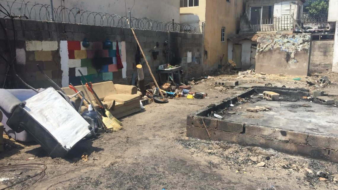 Arriesgó la vida por su padre al sacarlo del fuego