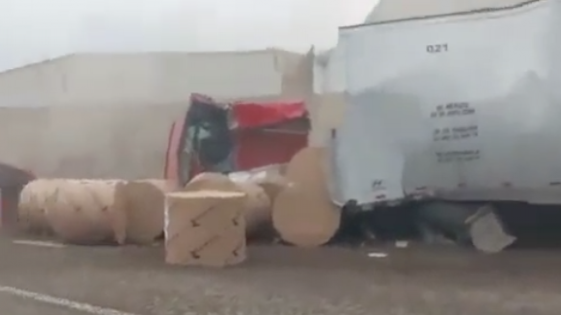 Tráiler se queda sin frenos y PF evita tragedia   