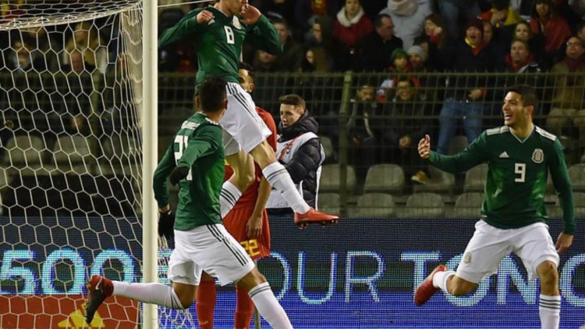 Con doblete de Chucky Lozano, México empata con Bélgica