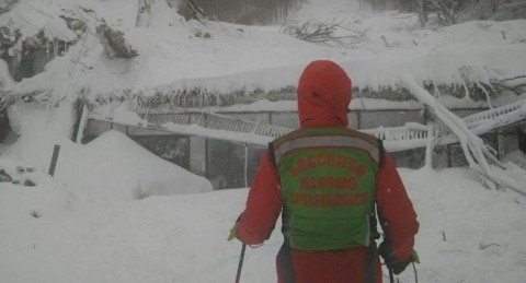 Varados, 13 mil turistas en los Alpes suizos por riesgo de avalancha
