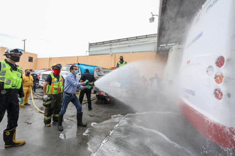 Lleva Rivas sanitización a centrales de camiones