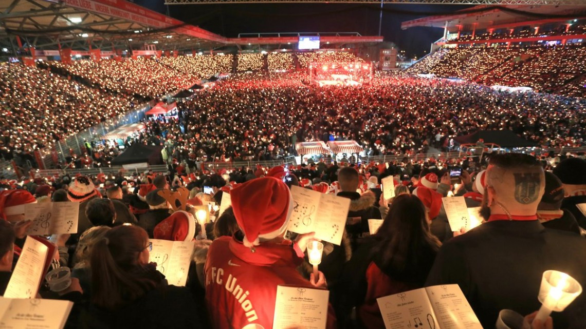 La tradición de cantar villancicos en el estadio de Unión Berlín