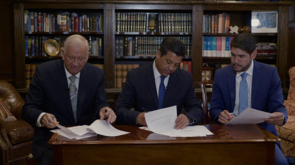 Firman CDV y Dr. Robert B. Sloan acuerdo de intercambio académico