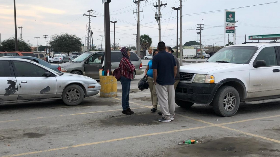 Continúan empleados de S-Mart con el paro de labores 