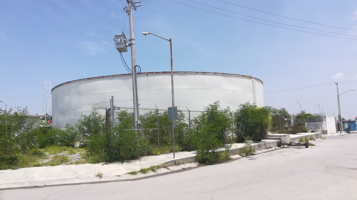 Abasto alternado a cisternas y tanques elevados a colonias de sector Granjas