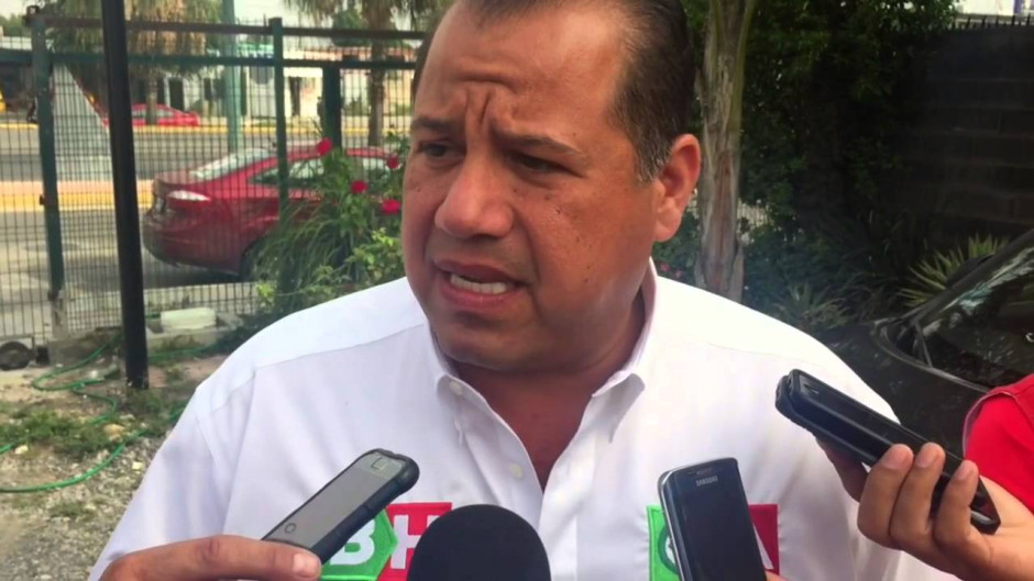 Oscar Almaraz sigue supervisando actividades de limpieza 