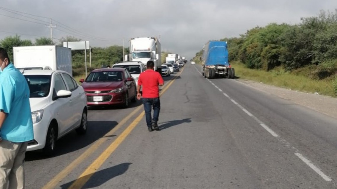 Tren choca contra tráiler en la Monterrey-Victoria 